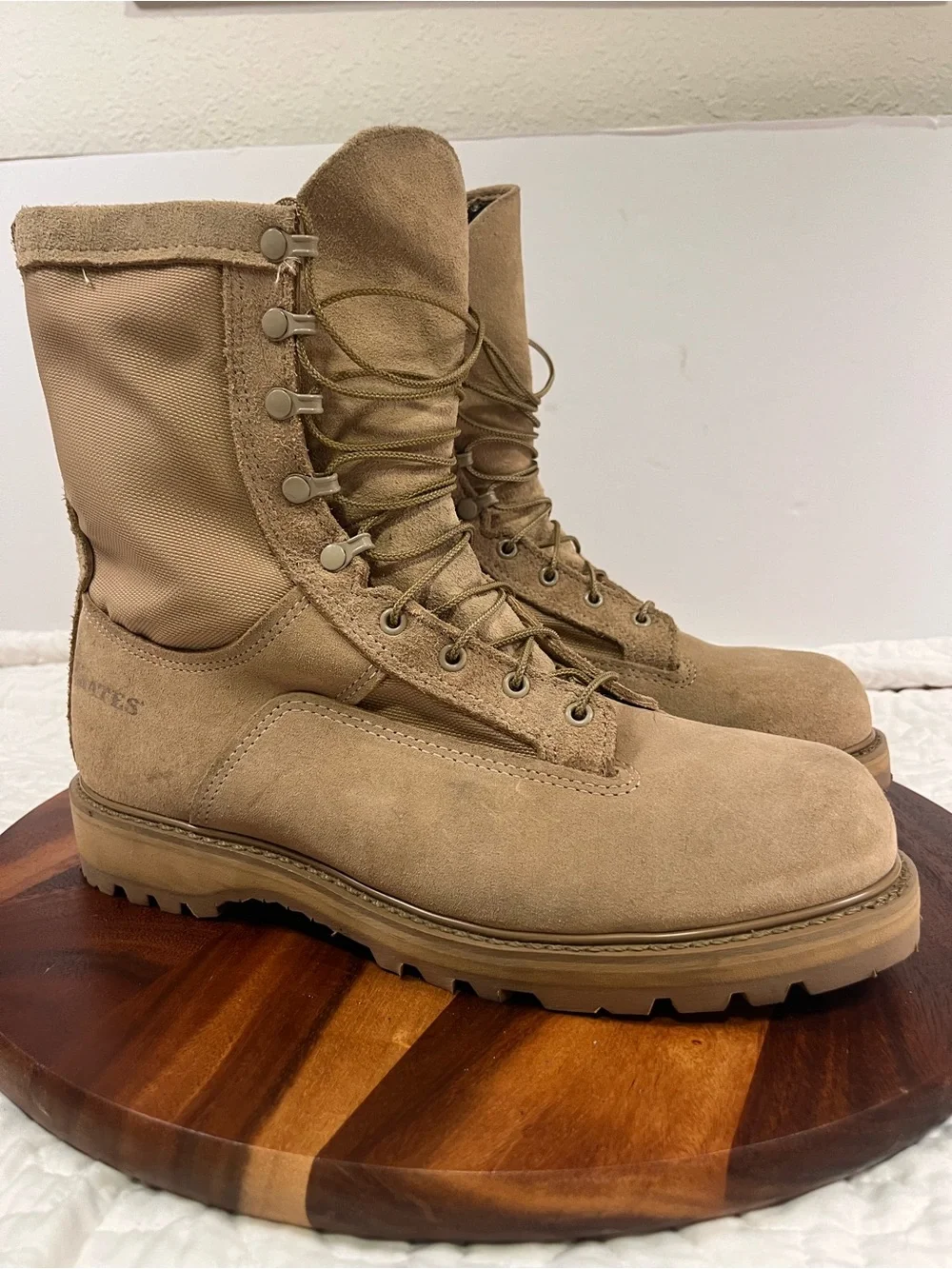 Bates Men’s Tactical Desert Tan Suede Boots 12w clean EUC Vibram sole